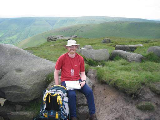 12_37-1.jpg - Second day of the backpacking tour - me on South edge of Kinder Scout. Ascent passing by Lose Hill to Jaggers Clough - a fine route from Hope to Kinder Scout.